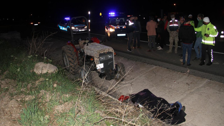 Sivas'ta korkunç kaza! Traktör devrildi, 2 kişi öldü