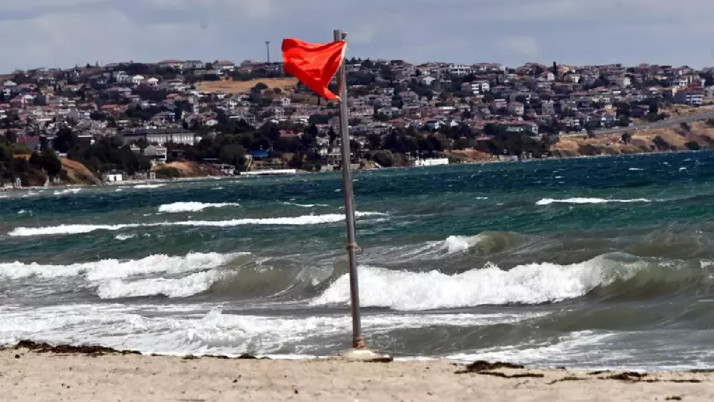 Trabzon'da denize girme yasağı bugün de sürüyor...