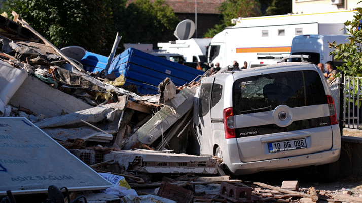 Bakan Kurum Sındırgı depremine ilişkin hasar tespit verilerini paylaştı