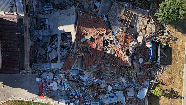 Balıkesir depreminde yıkılan binanın müteahhidi ve sahibi gözaltına alındı!