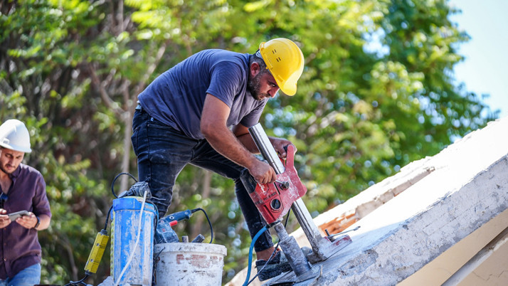 Balıkesir'deki depremde yıkılan 3 katlı binadan karot örneği alındı