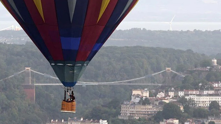 Hollanda'da facia: Sıcak hava balonu yere çakıldı