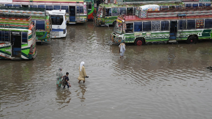Pakistan'ın kuzeybatısında sel! En az 49 kişinin ölümüne neden oldu
