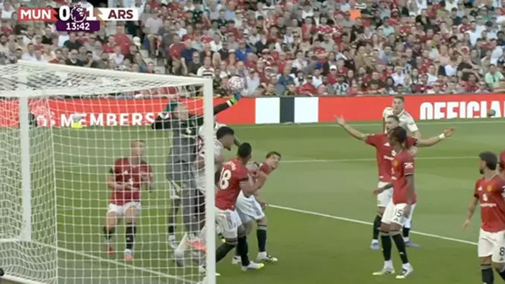 Altay Bayındır gol yedi hedef oldu: Kaleci olduğundan şüpheliyim