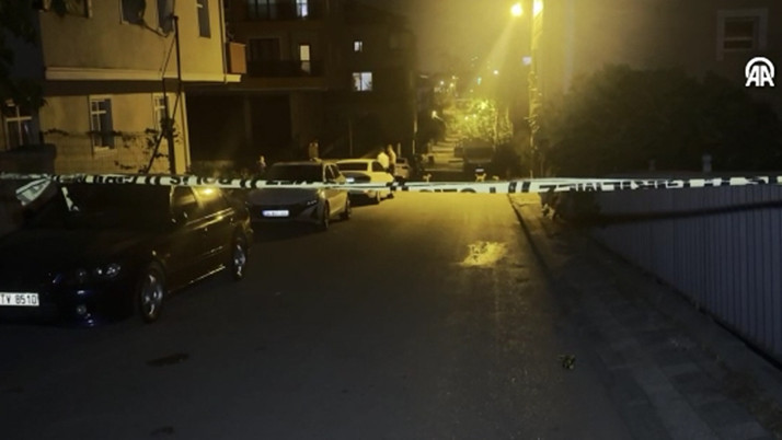 İstanbul'da sokakta kadının boğazını satırla kesip kaçtı! Yakalanan kişi eşi çıktı