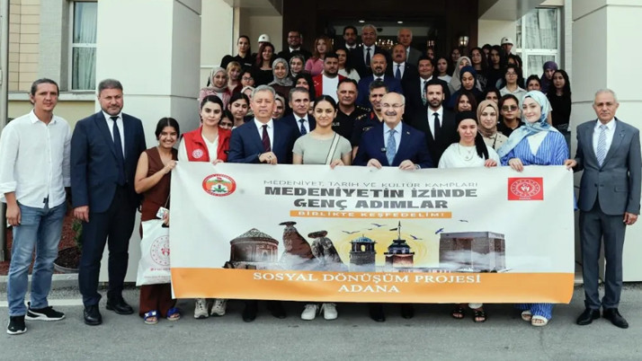 Adana’dan 40 kız öğrenci Nevşehir kampına uğurlandı