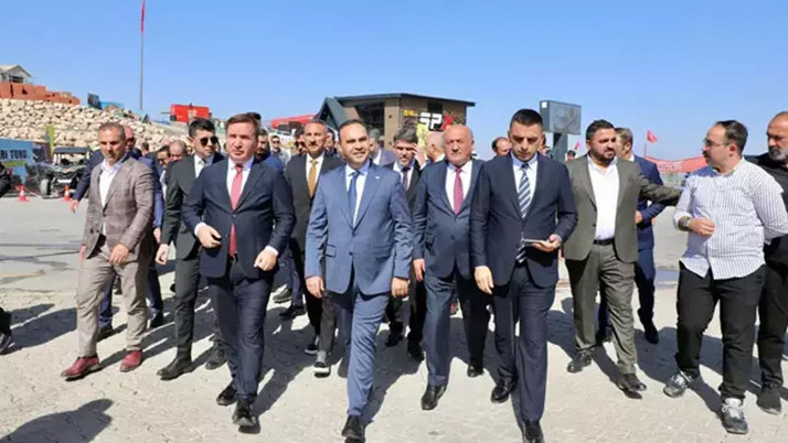 Sanayi ve Teknoloji Bakanı Kacır Ergan Dağı Kayak Merkezi'ni ziyaret etti