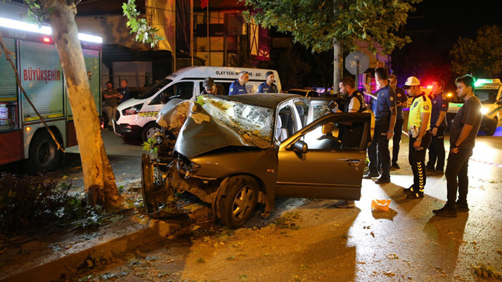 Gençleri hayattan koparan kaza! Aracın haline bakın