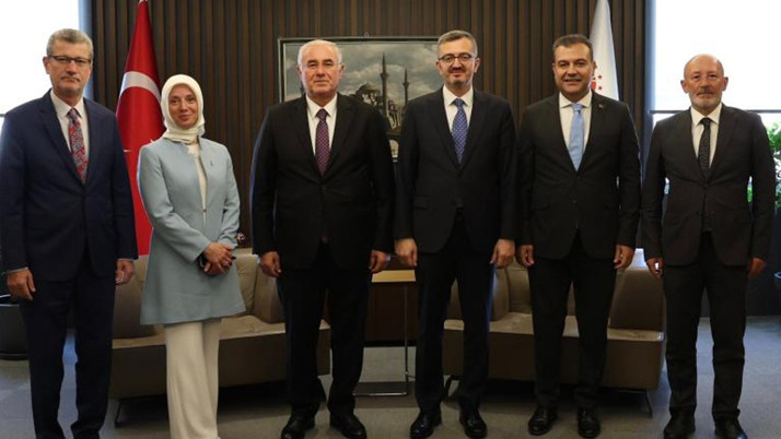 İletişim Başkanı Duran, Kamu Başdenetçisi Akarca ile bir araya geldi