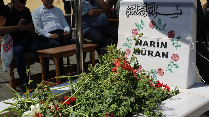 Tam 1 yıl oldu! Narin Güran kabri başında anıldı