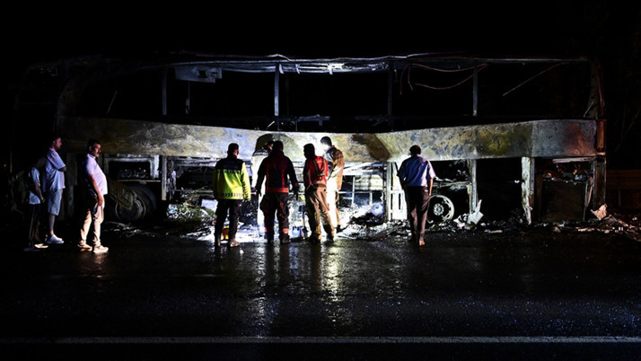 Ankara'da seyir halindeki yolcu otobüsü küle döndü