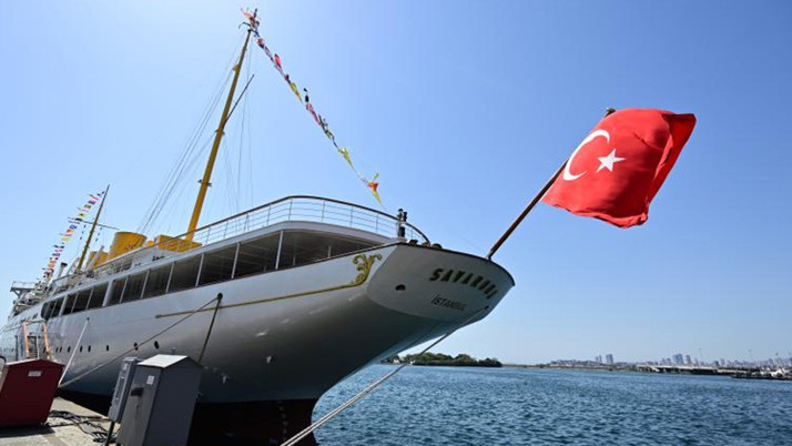 Savarona pazar günü İstanbul Boğazı'nı selamlayacak