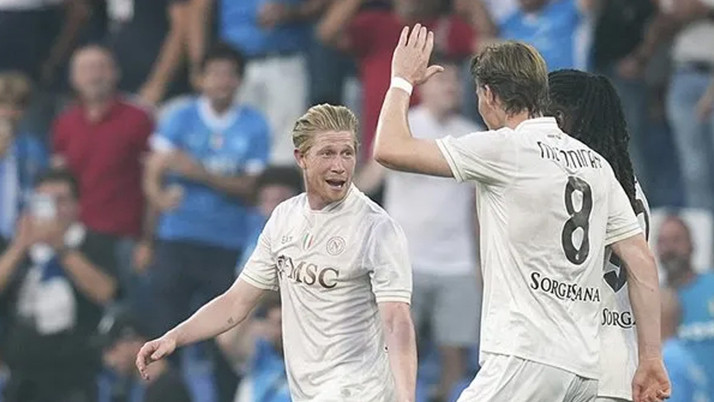 İtalya Serie A'nın açılış maçında Napoli, Sassuolo'yu 2-0 mağlup etti