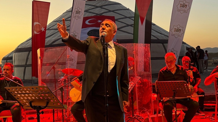 Yavuz Bingöl, Malazgirt Zaferi kutlamaları kapsamında Malazgirt'te sahne aldı