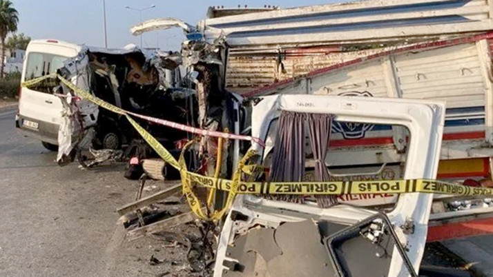 Mersin'de can pazarı: 1'i çocuk 2 ölü 10 yaralı