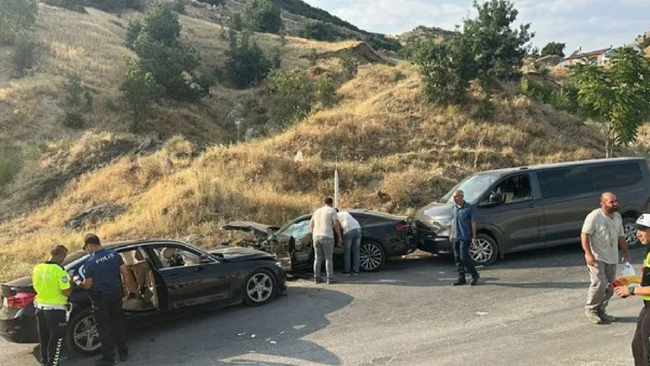 Tunceli'de korkunç kaza! 2'si ağır 5 kişi yaralandı