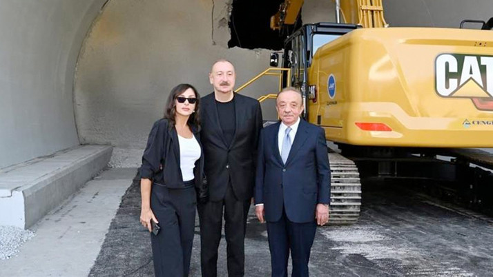 Cengiz İnşaat'ın üstlendiği Murovdağ Tüneli'nde ilk ışık görüldü