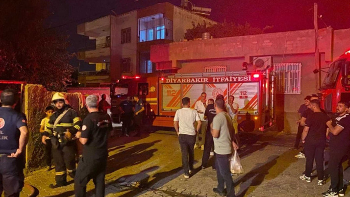 Diyarbakır’da 3 katlı apartmanda yangını: 4 yaralı