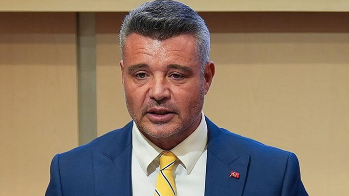 Sadettin Saran, Fenerbahçe başkan adaylığı için gerekli 500 imzayı teslim etti