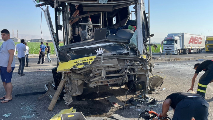 Halk otobüsü ile TIR çarpıştı! Feci kazada ölü ve yaralılar var