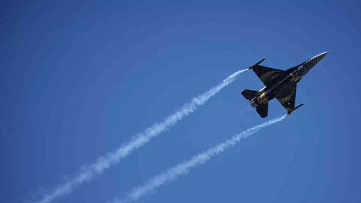 SOLOTÜRK, Manisa'nın Demirci ilçesinde gösteri uçuşu yaptı