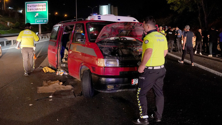 Sultanbeyli'de iki minibüs çarpıştı: 9 yaralı