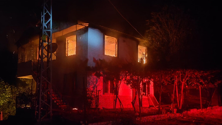 Adana'da kiracılarını öldüren çiftin evi yandı