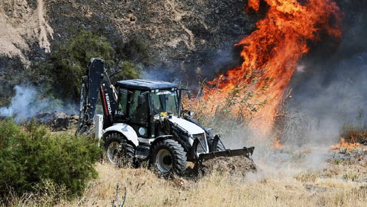 Manisa'da otluk ve makilik alanda yangın! Kontrol altına alındı