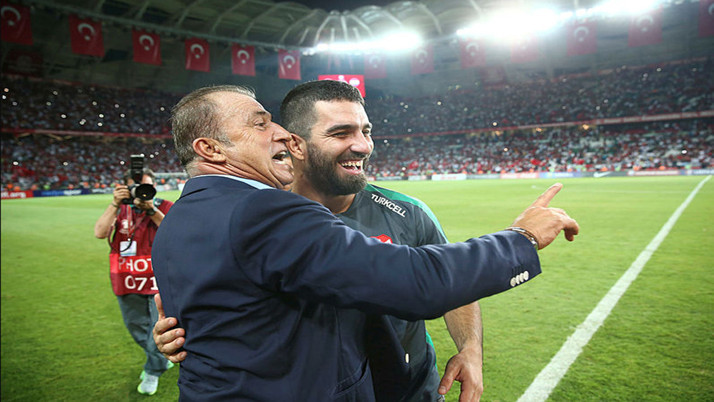 Arda Turan'dan Fatih Terim'e büyük jest! Herkesi duygulandırdı
