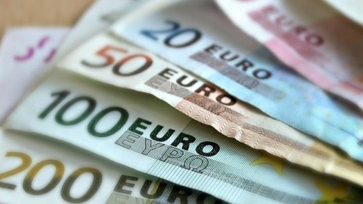 Euro resmen uçuyor! 50 liraya az kaldı
