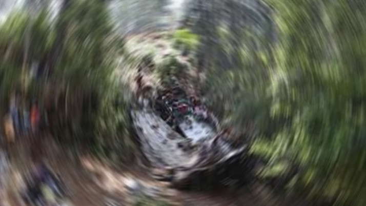 Uçuruma yuvarlanan yolcu otobüsündeki 15 kişi öldü