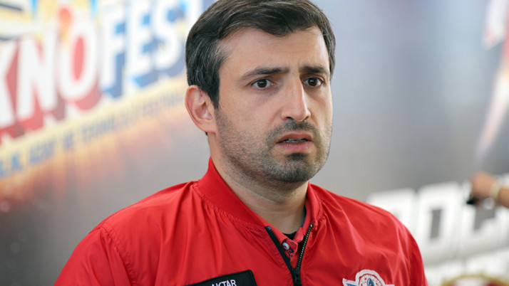 TEKNOFEST Yönetim Kurulu Başkanı Bayraktar Savaşan İHA Yarışması'nda gençlerle buluştu