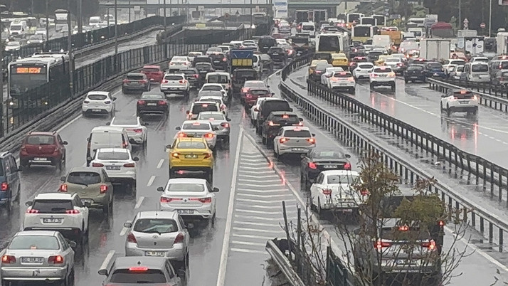İstanbul'da trafik yoğunluğu yüzde 80'e ulaştı