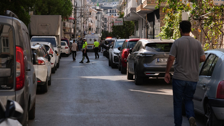 İzmir'de polis merkezine silahlı saldırı: 2 polis şehit 2'si polis 6 yaralı