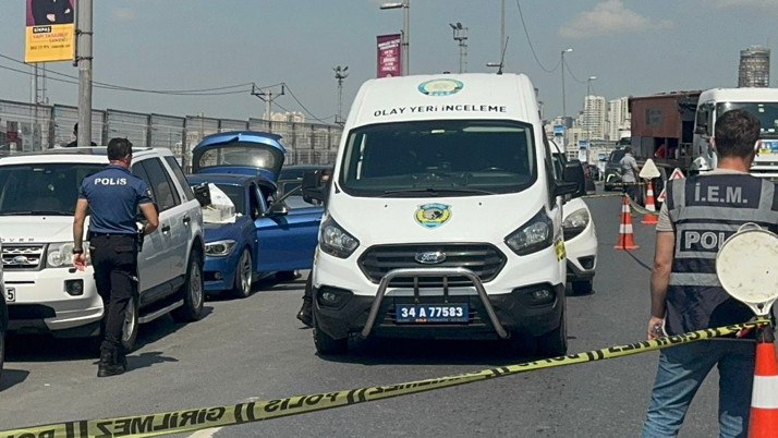 İstanbul'da park halindeki otomobilde ceset şoku!
