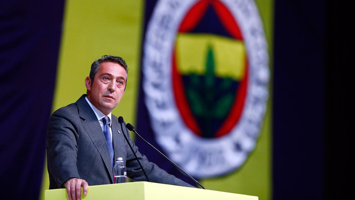 Ali Koç konuşma yaparken dengesini kaybetti yere düştü, o anlar korkuttu!