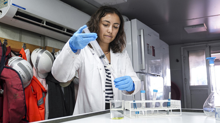 Akdeniz suyu Marmara'nın yüzeyini temizledi