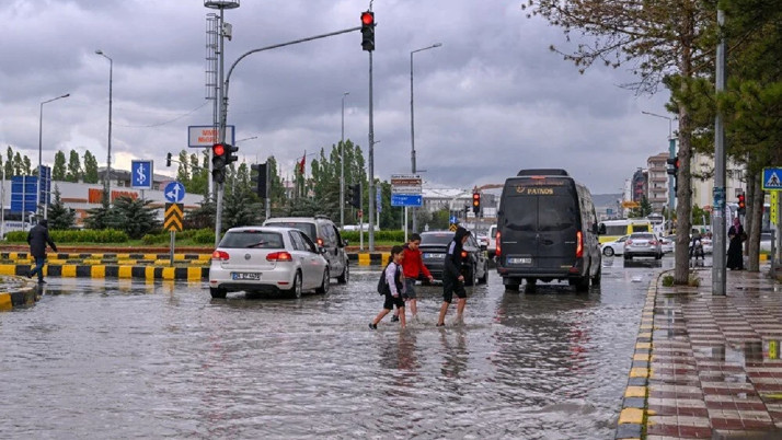 Van'da şiddetli sağanak etkili oldu...
