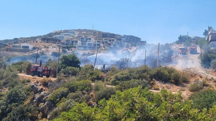 Antalya Kaş'ta makilik alanda yangın! Müdahale ediliyor...