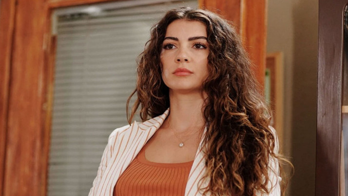 Oyuncu Burcu Özberk'ten sitem dolu sözler! Sosyal medya sallandı