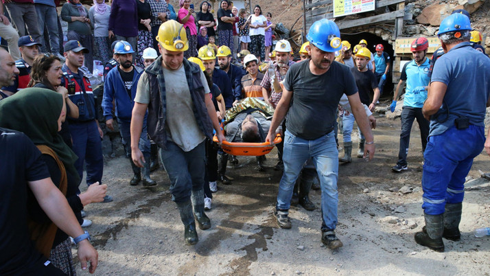 Denizli'de madendeki göçükte mahsur kalan 2 işçi kurtarıldı