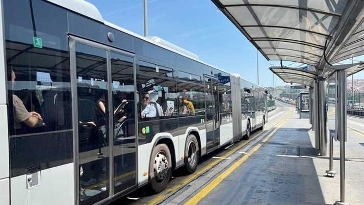 AK Parti İstanbul'da 30 yaş üstü öğrencilerin indirimli ulaşım hakkı için harekete geçti