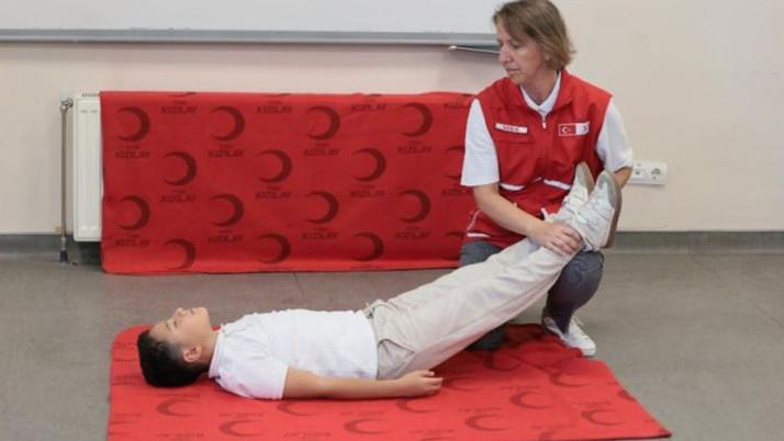 Türk Kızılay okullar için ilk yardım rehberi hazırladı
