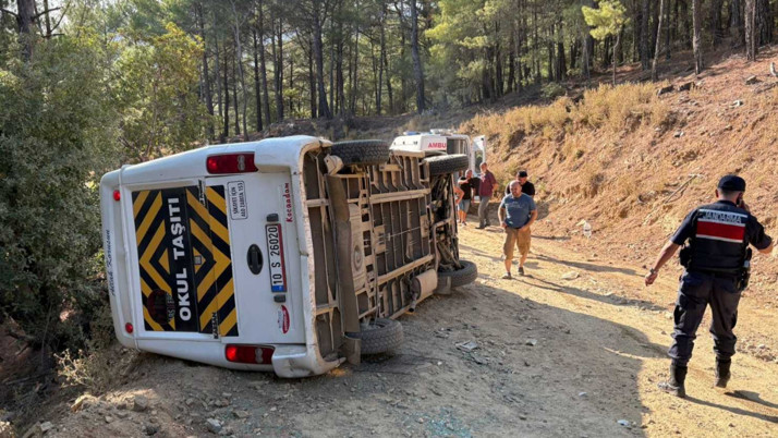 Balıkesir’de tur minibüsü devrildi: 11 yaralı