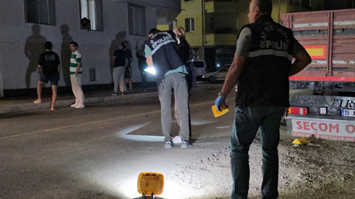 Gece yarısı büyük panik! İki kadın aranıyor TIR'ın arkasına saklanıp...