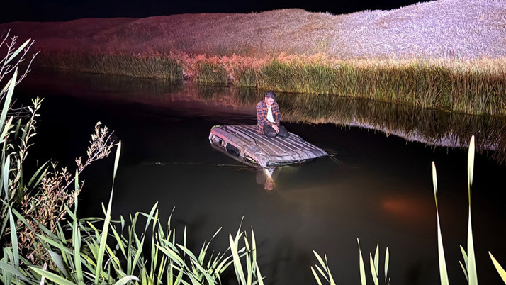 Erzurum'da kaza sonrası nehre düşen araçta kurtarılmayı böyle bekledi