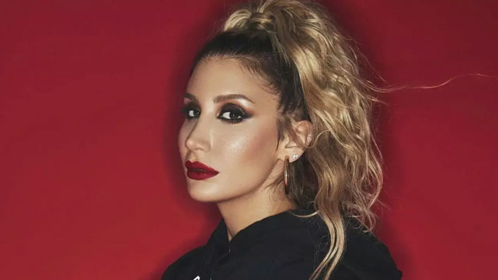 Şarkıcı İrem Derici, kafasında 40 dikişle sahneye çıktı! Düştüğü anları anlattı