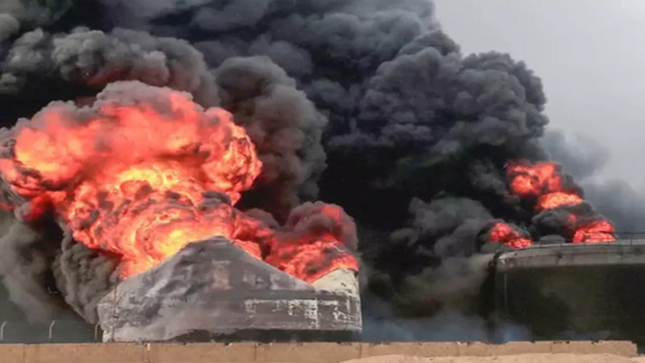 Katil İsrail Yemen'i vurdu! İsrail uçakları, Yemen'deki Hudeyde Limanı'nı 12 kez bombaladı