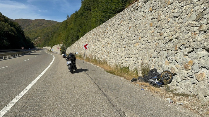 Bolu'da bariyere çarpan motosikletli hayatını kaybetti