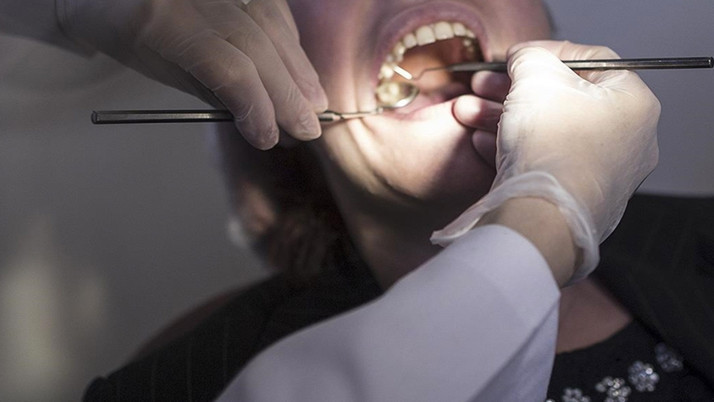 Doktora kafa attı! İzmir'de feci olay